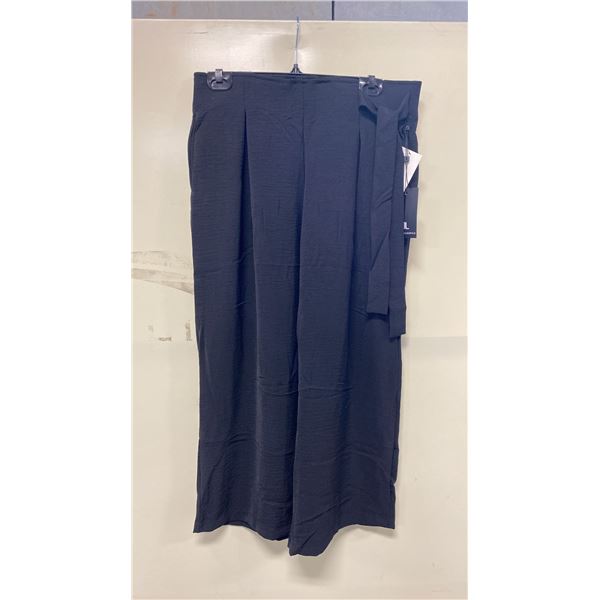 BOX OF JULES & LEOPOLD ASSORTED BLACK PULL ON WIDE LEG CROP CAPRI PANTS