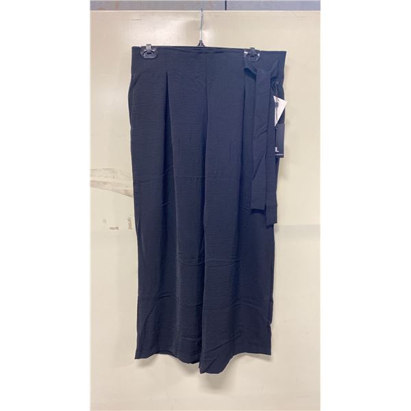 BOX OF JULES & LEOPOLD ASSORTED BLACK PULL ON WIDE LEG CROP CAPRI PANTS