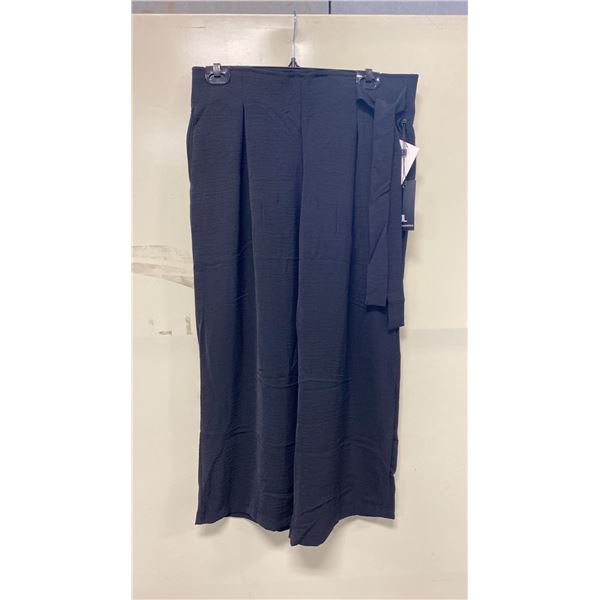 BOX OF JULES & LEOPOLD ASSORTED BLACK PULL ON WIDE LEG CROP CAPRI PANTS