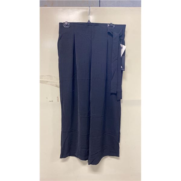 BOX OF JULES & LEOPOLD ASSORTED BLACK PULL ON WIDE LEG CROP CAPRI PANTS