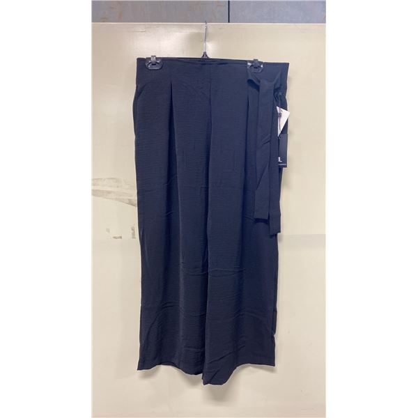 BOX OF JULES & LEOPOLD ASSORTED BLACK PULL ON WIDE LEG CROP CAPRI PANTS