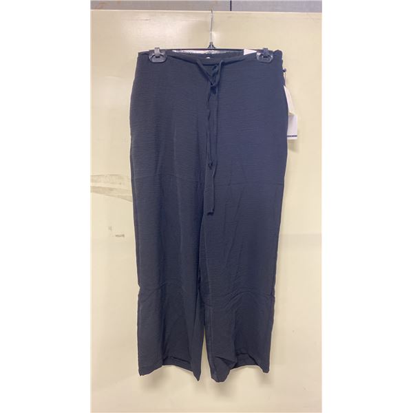 BOX OF JULES & LEOPOLD ASSORTED BLACK PULL ON WIDE LEG CROP CAPRI PANTS