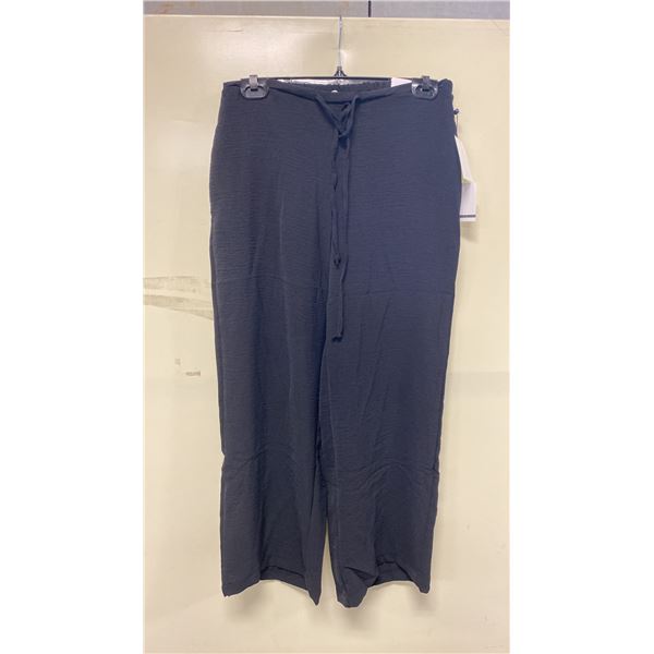 BOX OF JULES & LEOPOLD ASSORTED BLACK PULL ON WIDE LEG CROP CAPRI PANTS