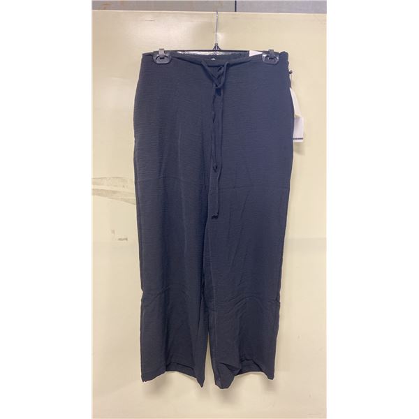 BOX OF JULES & LEOPOLD ASSORTED BLACK PULL ON WIDE LEG CROP CAPRI PANTS