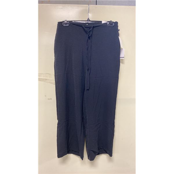 BOX OF JULES & LEOPOLD ASSORTED BLACK PULL ON WIDE LEG CROP CAPRI PANTS