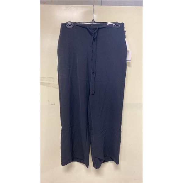 BOX OF JULES & LEOPOLD ASSORTED BLACK PULL ON WIDE LEG CROP CAPRI PANTS