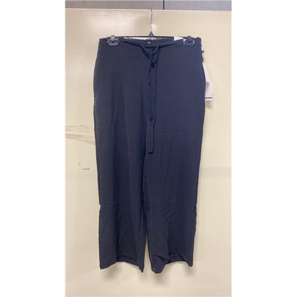 BOX OF JULES & LEOPOLD ASSORTED BLACK PULL ON WIDE LEG CROP CAPRI PANTS