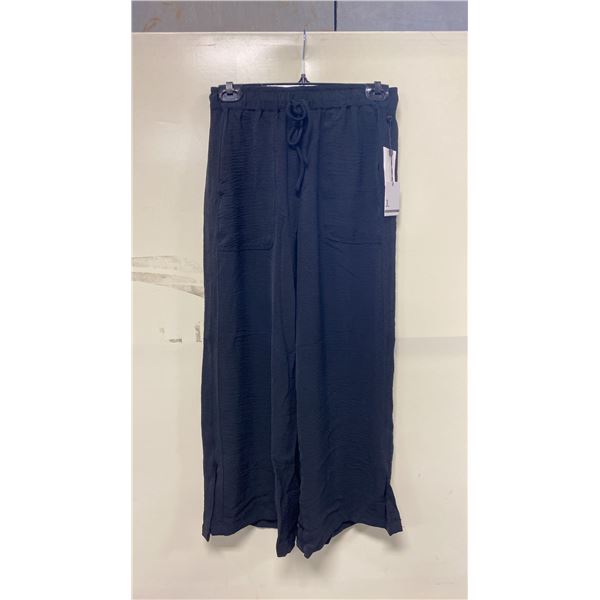 BOX OF JULES & LEOPOLD ASSORTED BLACK PULL ON WIDE LEG CROP CAPRI PANTS