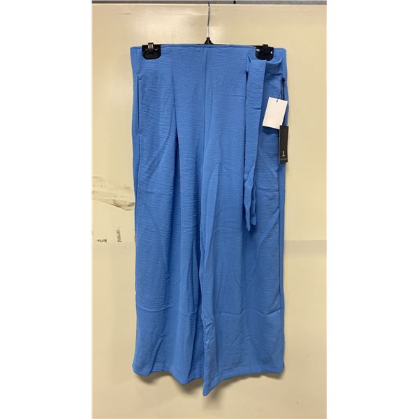 BOX OF JULES & LEOPOLD ASSORTED POOL SIDE PULL ON WIDE LEG CROP CAPRI PANTS