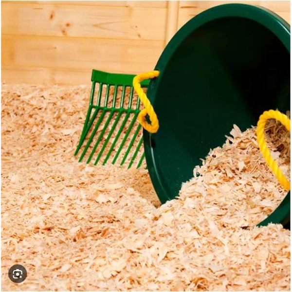Parkland Premium Wood Shavings 2.8 Cu. Ft. for Livestock and Poultry