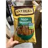 Image 2 : Snyder’s of Hanover Sticks Pretzels 240g Bags (12 Count Case)