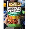 Image 3 : Snyder’s Of Hanover Gluten-Free Pretzel Sticks Honey Mustard and Onion, 12 x 220g