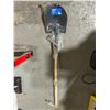 Image 2 : Valu+ Round Shovel with Long Wooden Handle