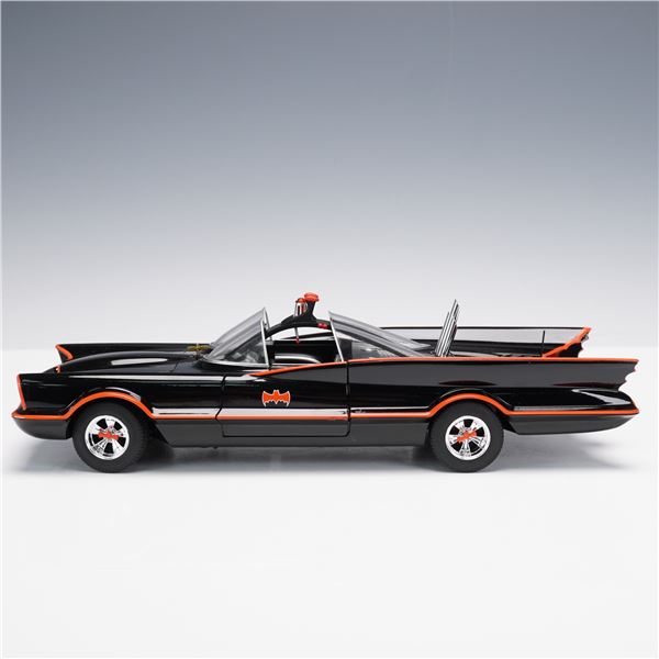 Hot Wheels 1:18 Batman Classic TV Series Batmobile