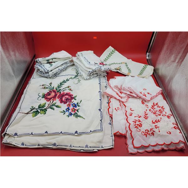 Assorted VTG Tablecloths & Napkins