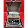 Image 1 : Underwood Typewriter w/ Case