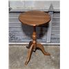 Image 1 : VTG Vilas Maple Pedestal Tripod Table Made in Canada