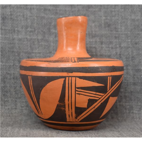 HOPI POTTERY VASE (S. C. C.)