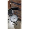 Image 2 : 3 FOLDING STOOLS