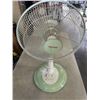 Image 2 : 2 WHITE TABLE FANS