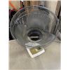 Image 3 : 2 WHITE TABLE FANS