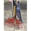 Image 2 : SEED SPREADER AND BUNDLE OF TOOLS