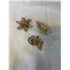 Image 2 : 3 VINTAGE BROOCHES ONE SIGNED