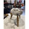 Image 1 : SMALL VINTAGE STOOL