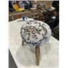 Image 2 : SMALL VINTAGE STOOL