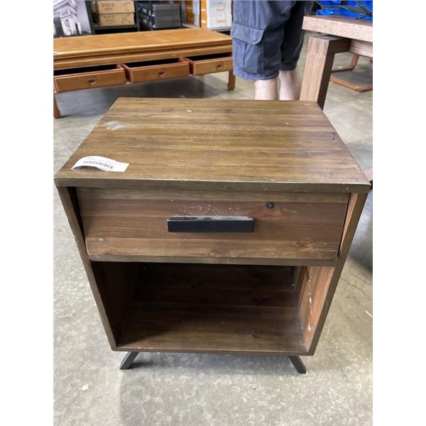 SOLID WOOD SIDE TABLE