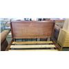Image 4 : QUEENSIZE SLEIGH BED FRAME