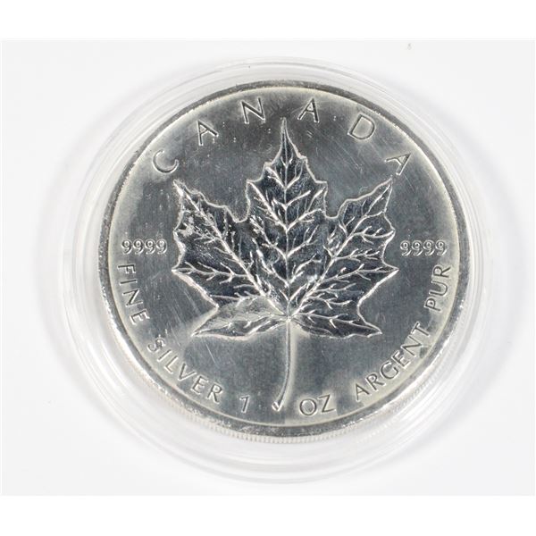 2011 1 OZ CANADIAN SILVER MAPLE HAS A LITTLE