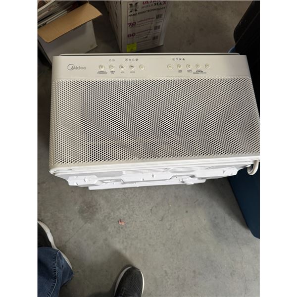 Window air conditioner