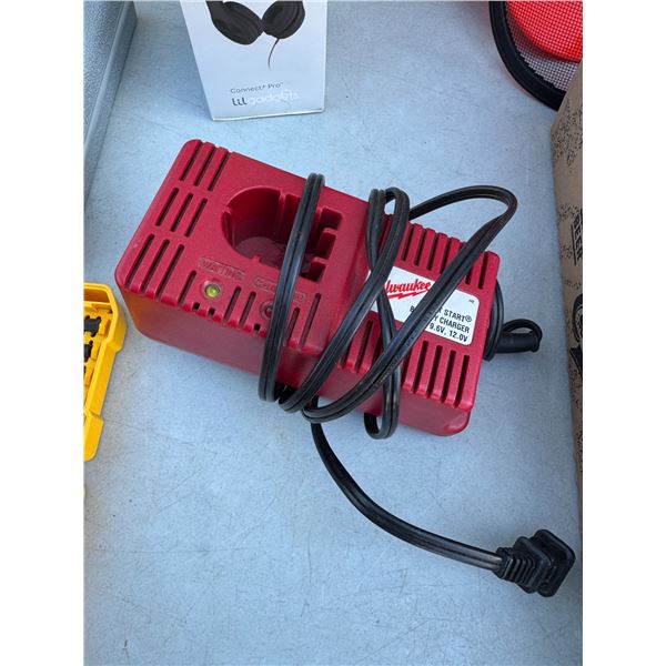 Milwaukee smart start battery charger 7.2 V, 9.6 V, 12 V