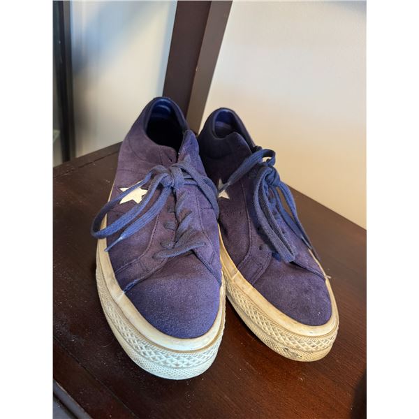 Converse men's size 9 1/2 women's size 11 1/2