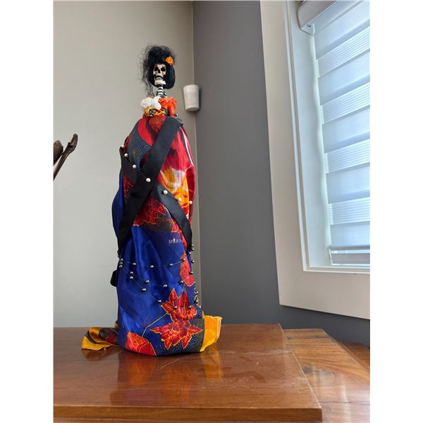 sculpture of a Catrina