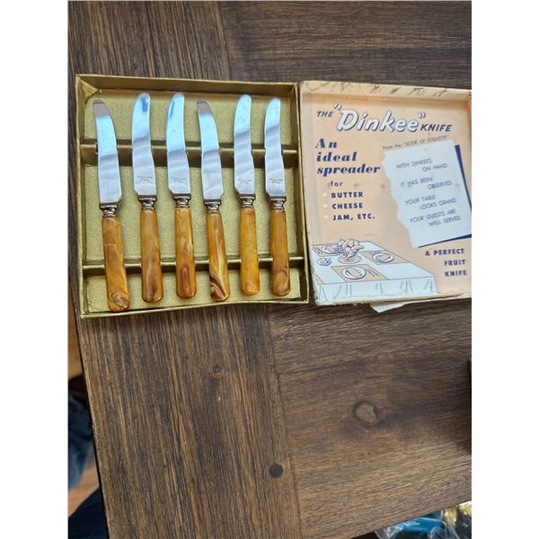 The Dinkee knifes