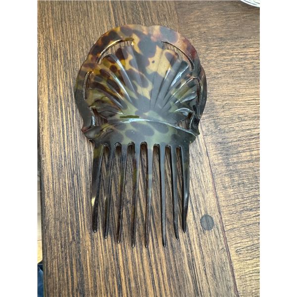 Antique Victorian  tortoise shell hair comb