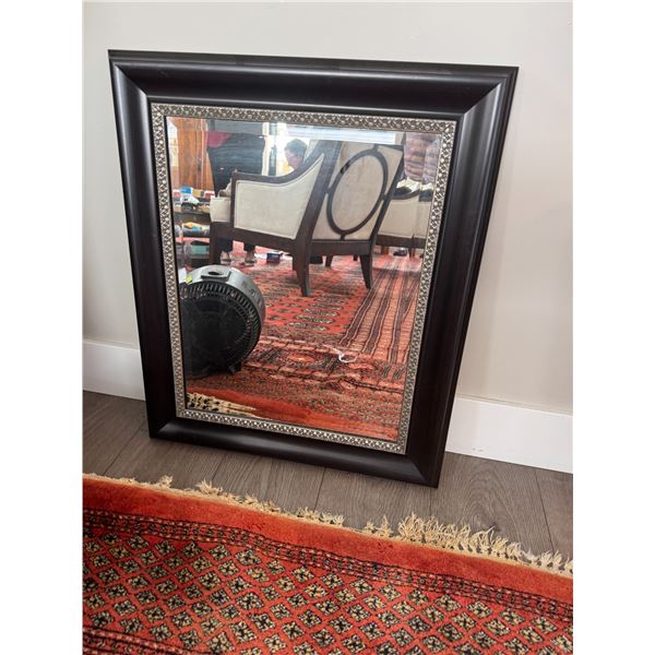 Mirror measures 22x26.5