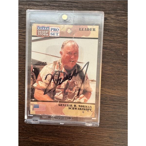 Signed Desert Storm Pro set General H Norman SCHWARZKOPF card
