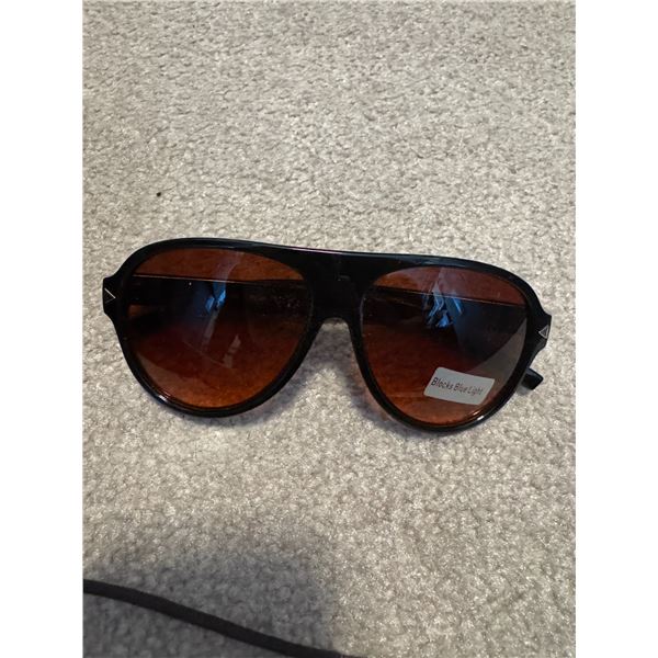 Steve -O glasses blocks blue light