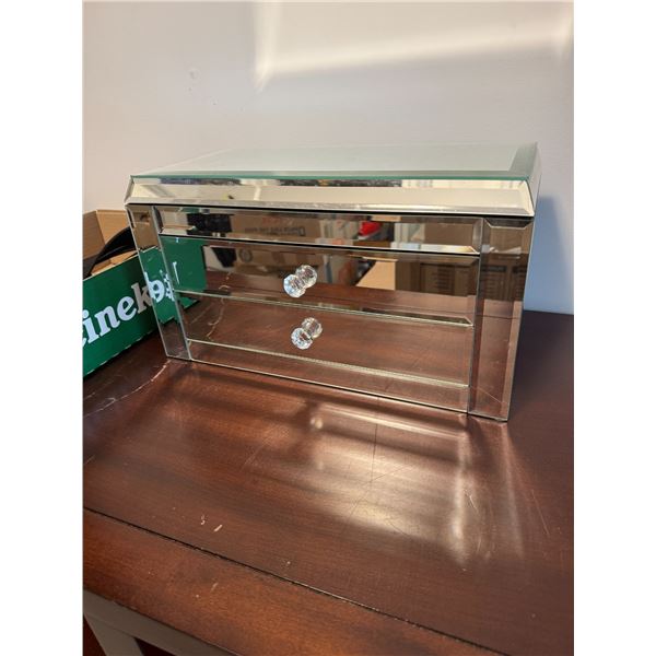 Mirrored jewelry case