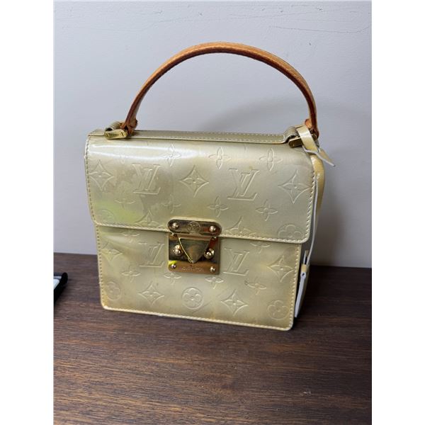 Louis Vuitton purse, authenticities up to the buyer to verify before bidding