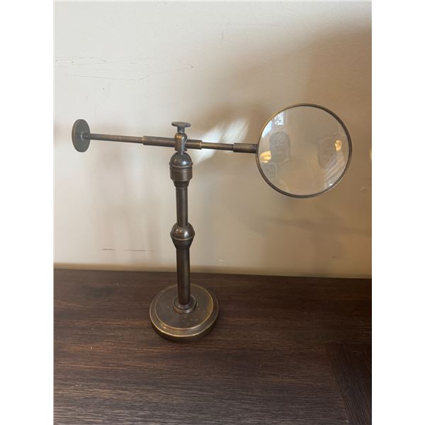 VNA  England magnifier
