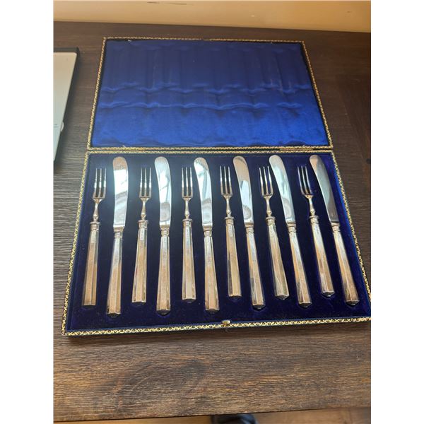 Dessert cutlery set