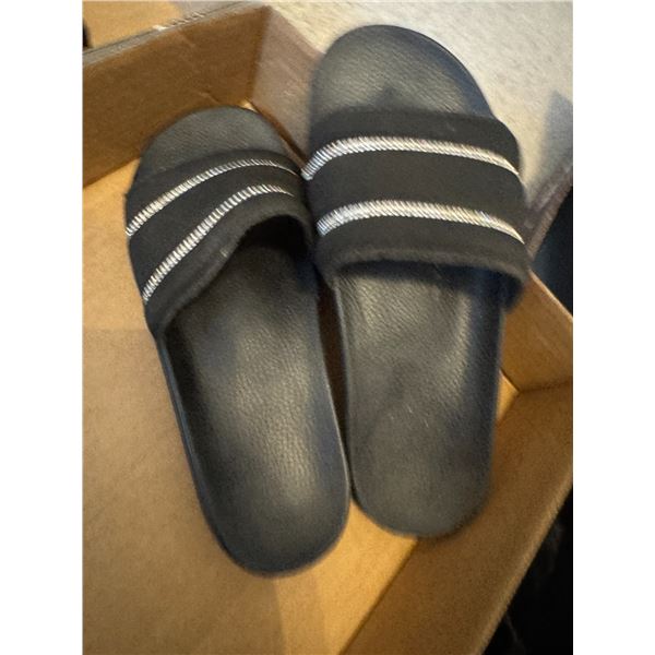 Women's size 9 slides