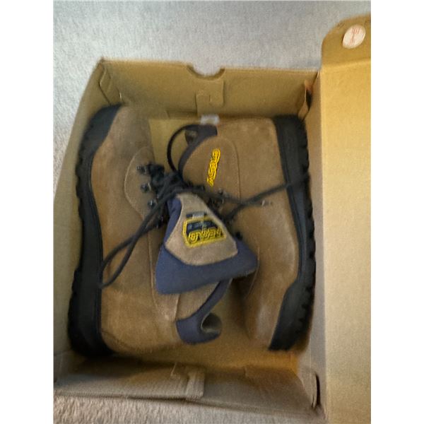 ASOLO size 8.5 boots