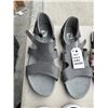 Image 1 : FJ size 9 gray sandals