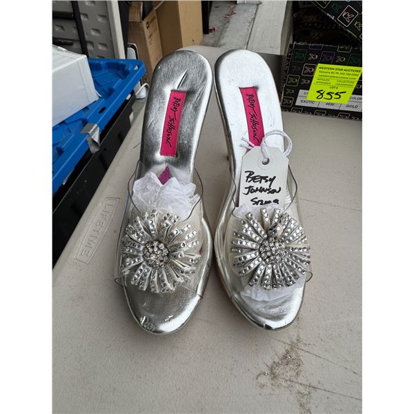 Betsy Johnson size 8