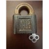 Image 2 : YALE  lock and key